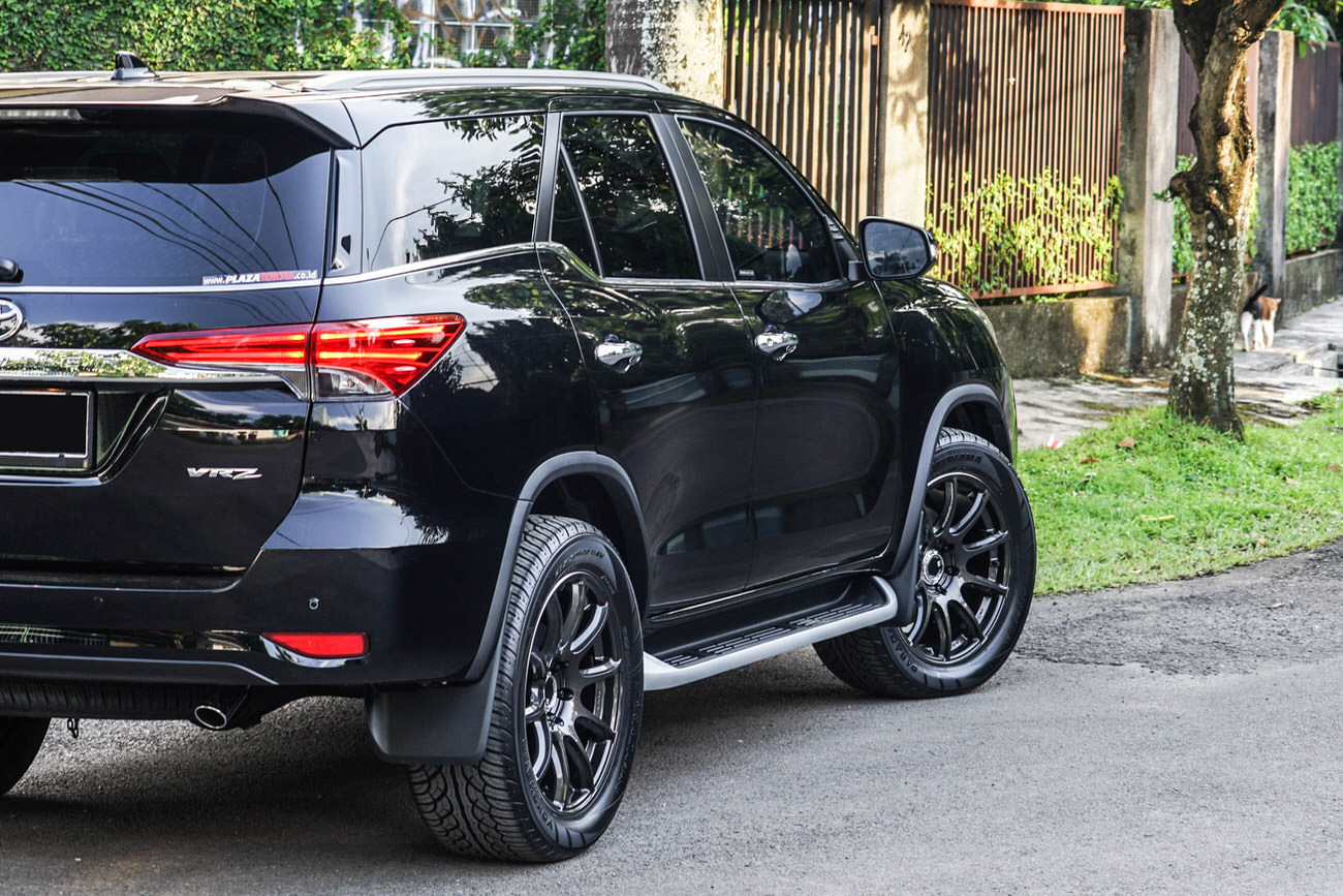 Fortuner VRZ with Rays Gram Lights 57Trans-X super