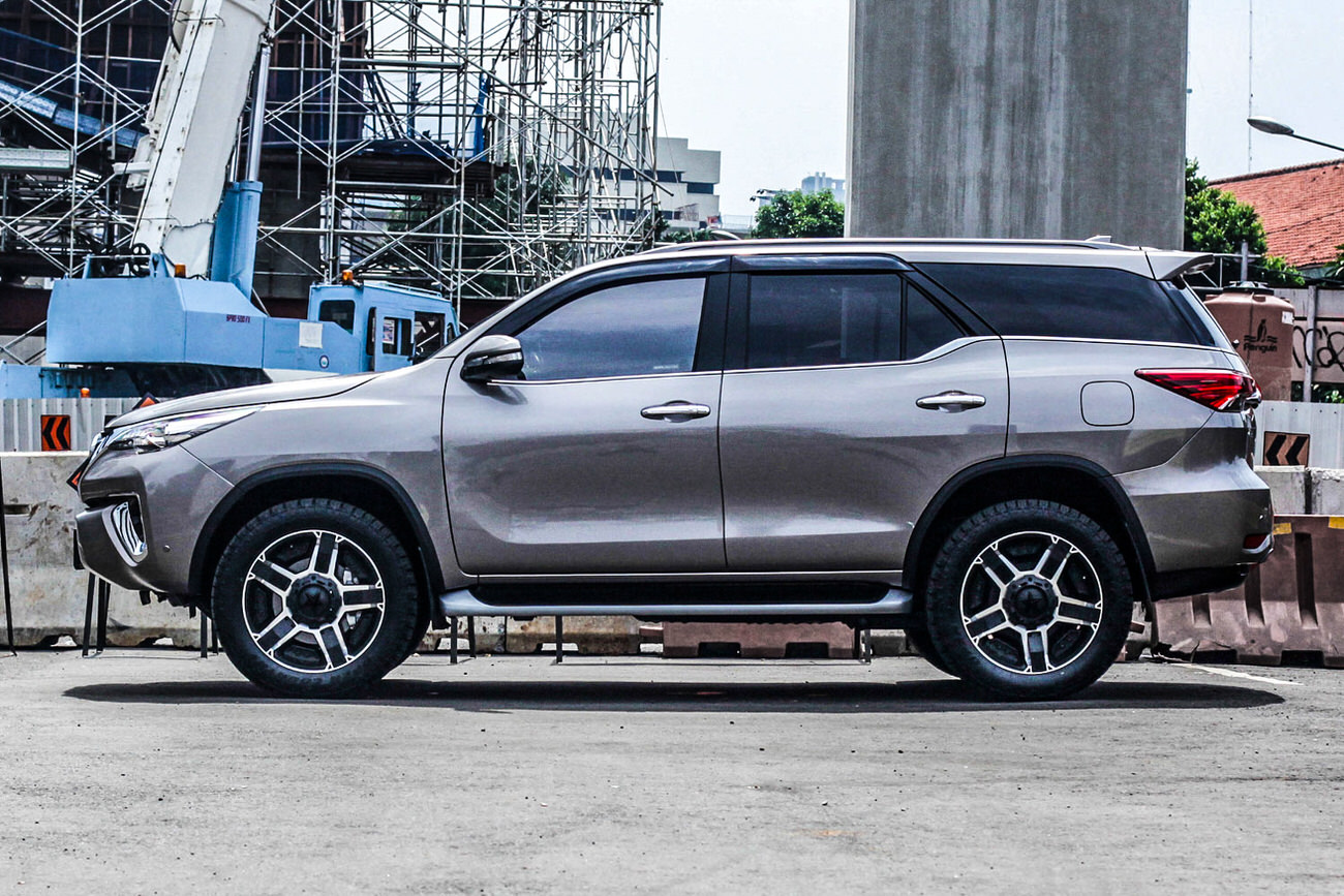 XD Series Rockstar Panda with Fortuner VRZ