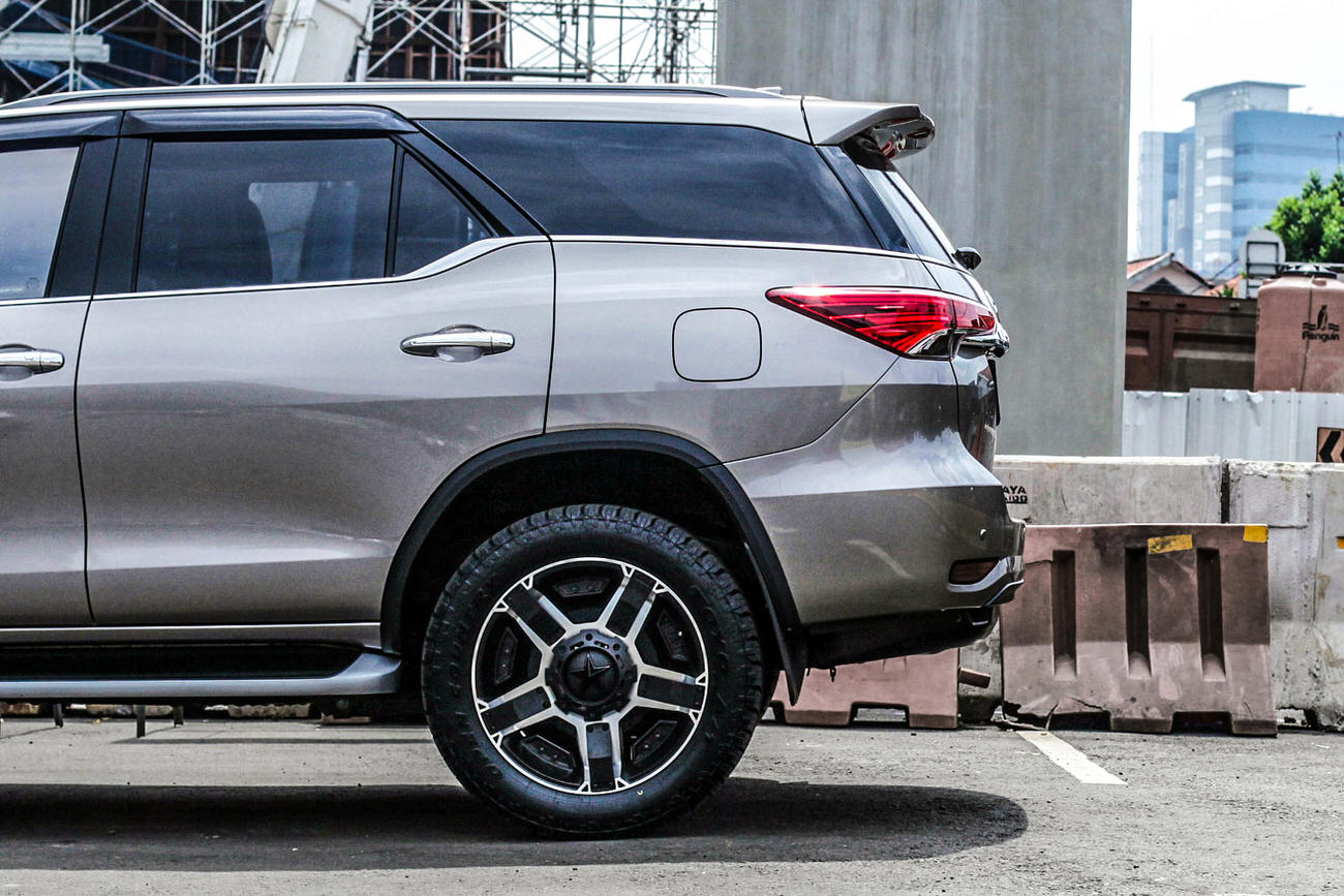 XD Series Rockstar Panda with Fortuner VRZ