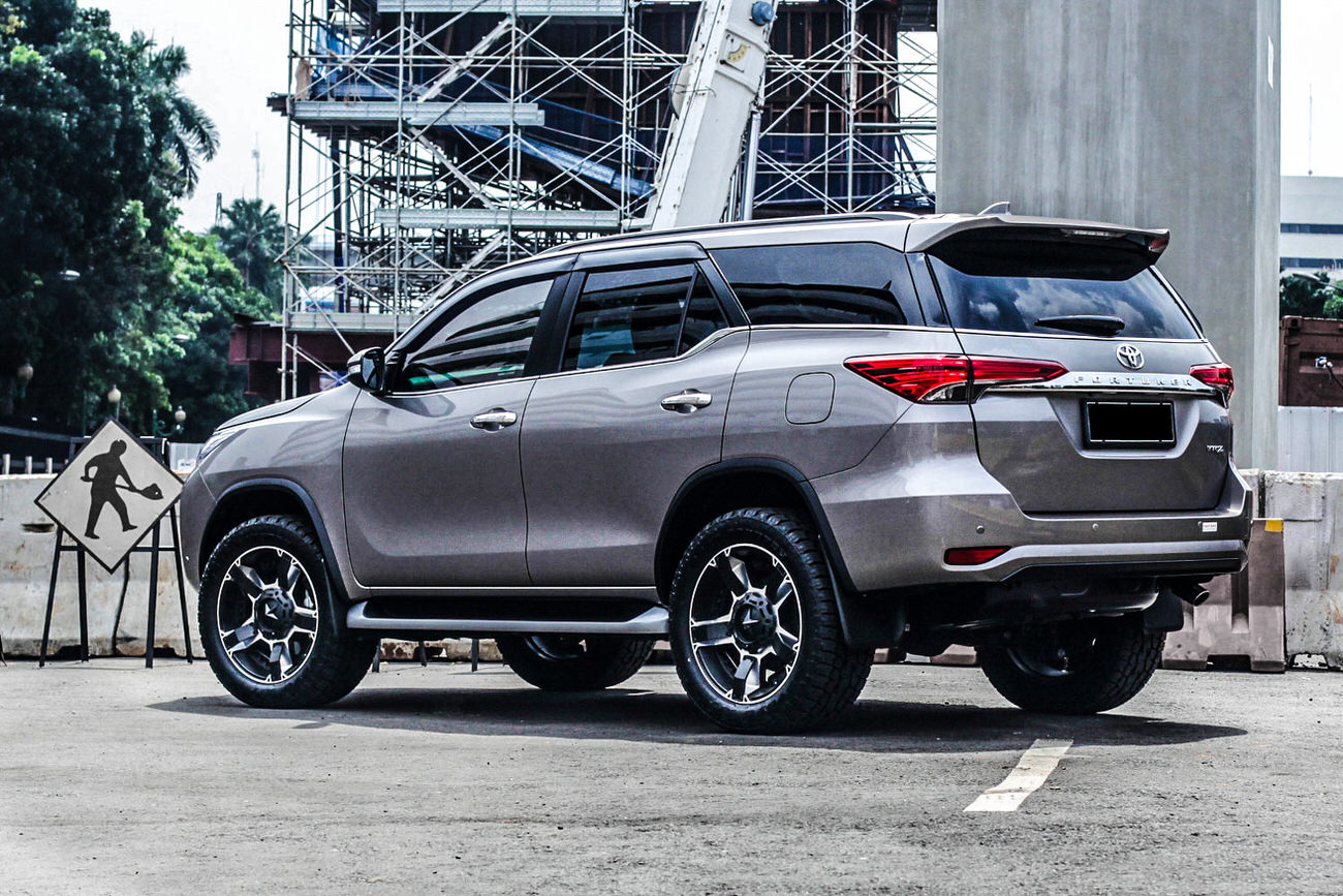 XD Series Rockstar Panda with Fortuner VRZ