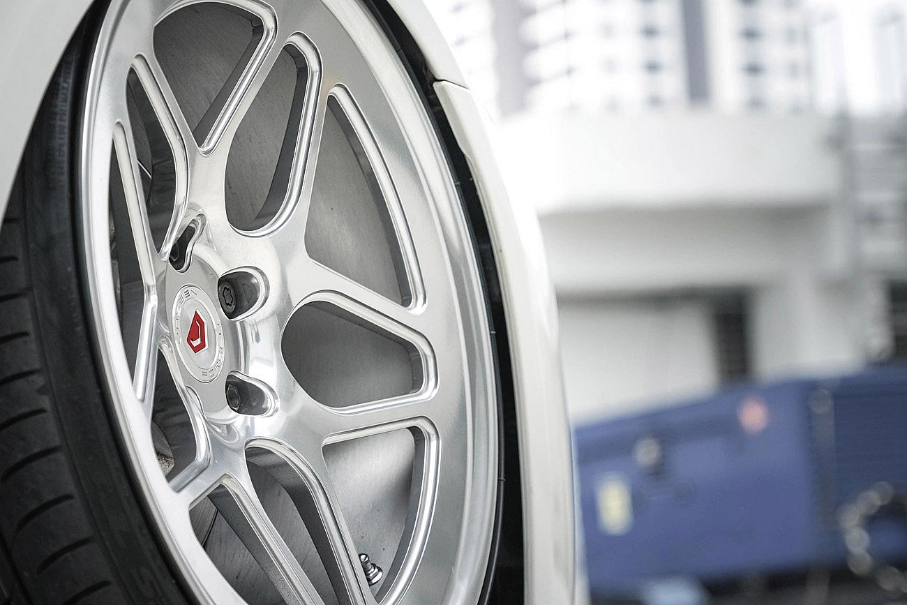 Slammed Down F10 with VOSSEN LC104