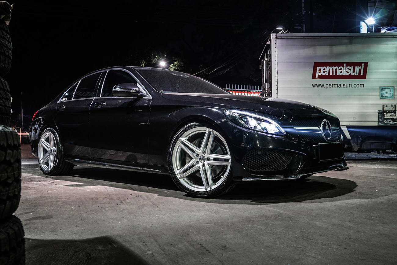 Mercedes Benz C Class W205 with Vossen VFS5 20"