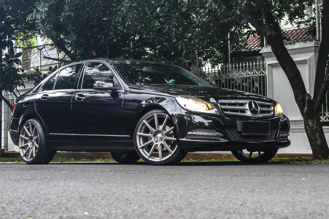 Mercedes Benz C Class 200 W204 with Modulare B15 Evo 20"