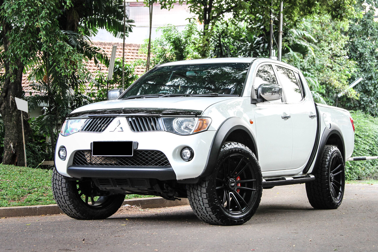 Mitsubishi Strada on SSW 232S 20"