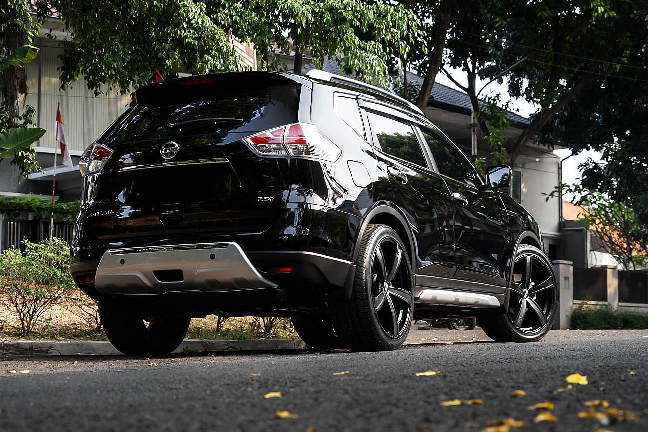 Nissan X-Trail T32 on OZ Racing Montecarlo HLT
