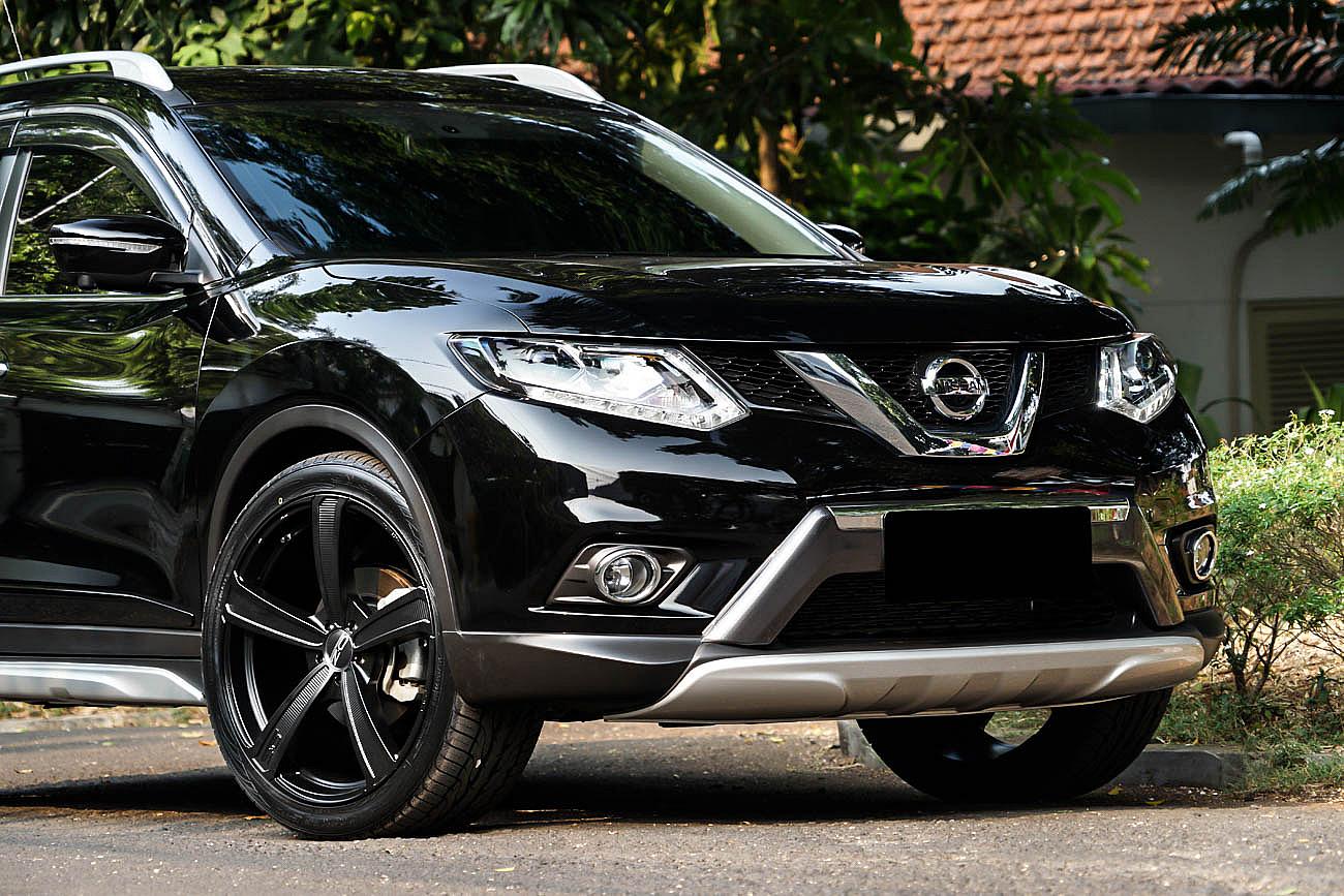 Nissan X-Trail T32 on OZ Racing Montecarlo HLT