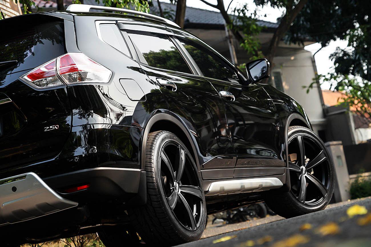 Nissan X-Trail T32 on OZ Racing Montecarlo HLT