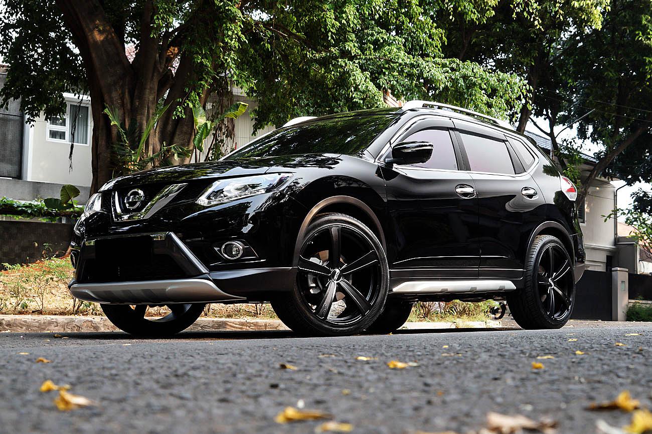 Nissan X-Trail T32 on OZ Racing Montecarlo HLT