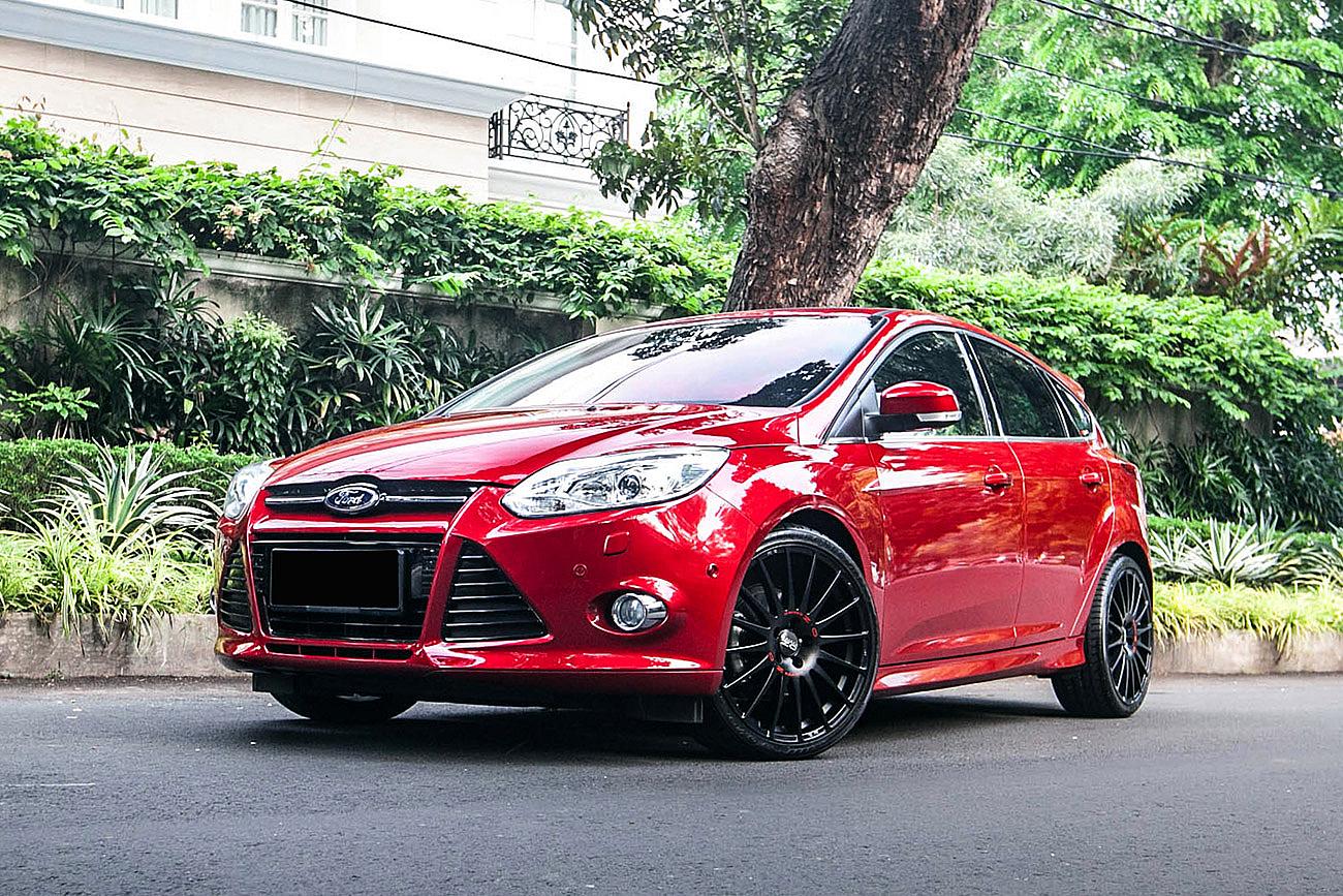 OZ Racing Superturismo GT on Ford Focus