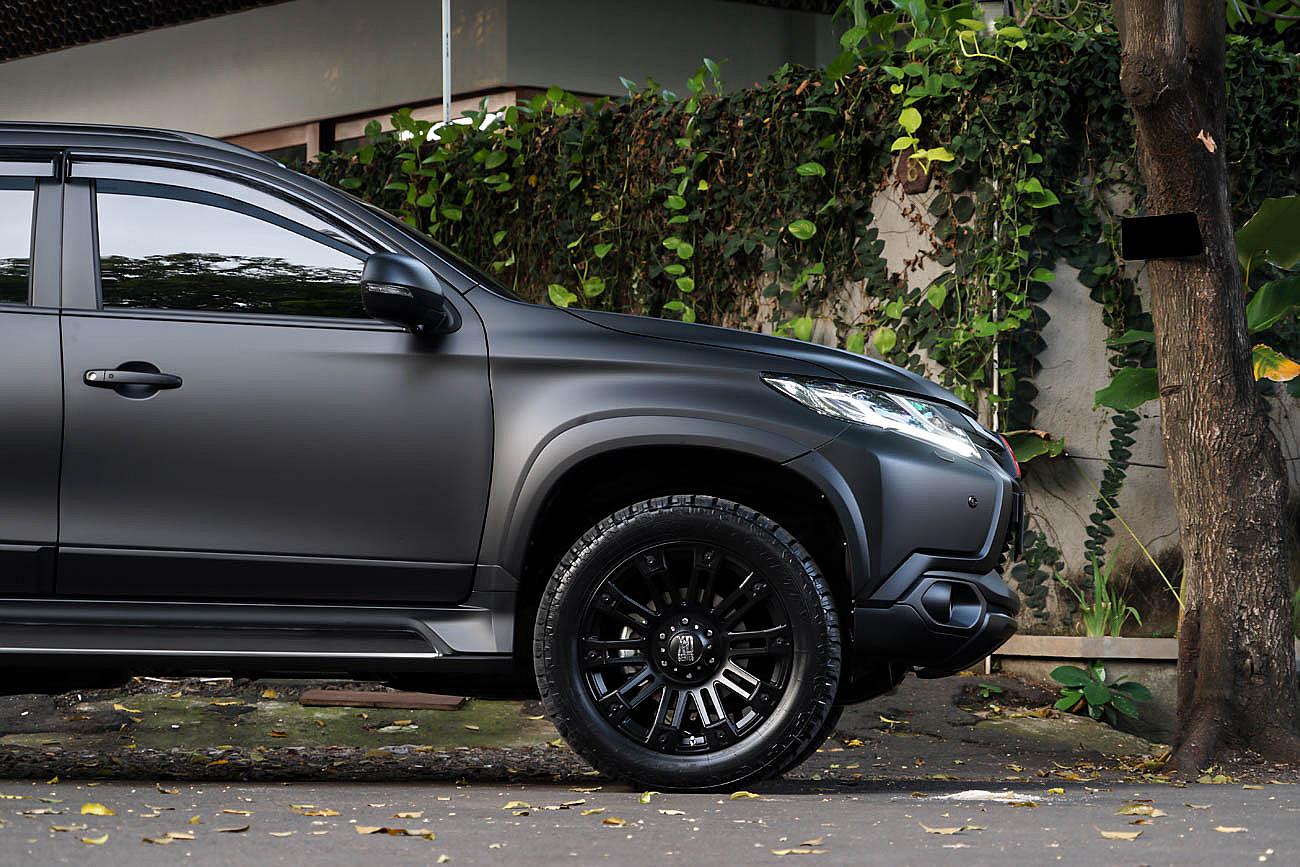 Pajero Sport  with XD Series Brigade 139 20"