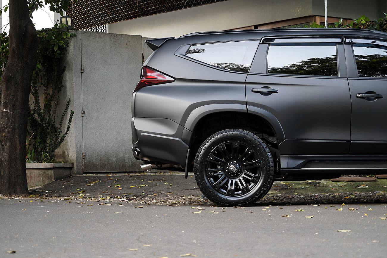 Pajero Sport  with XD Series Brigade 139 20"