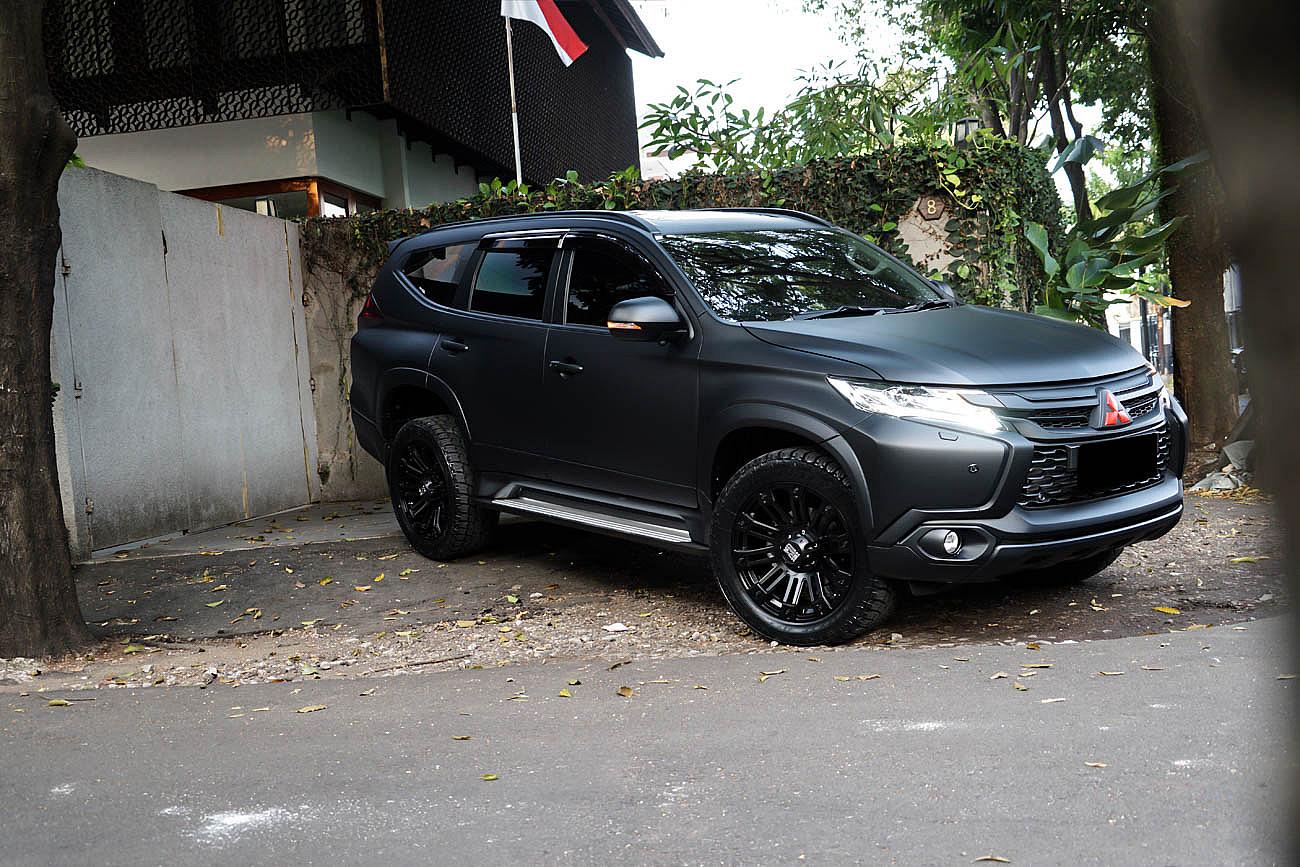 Pajero Sport  with XD Series Brigade 139 20"