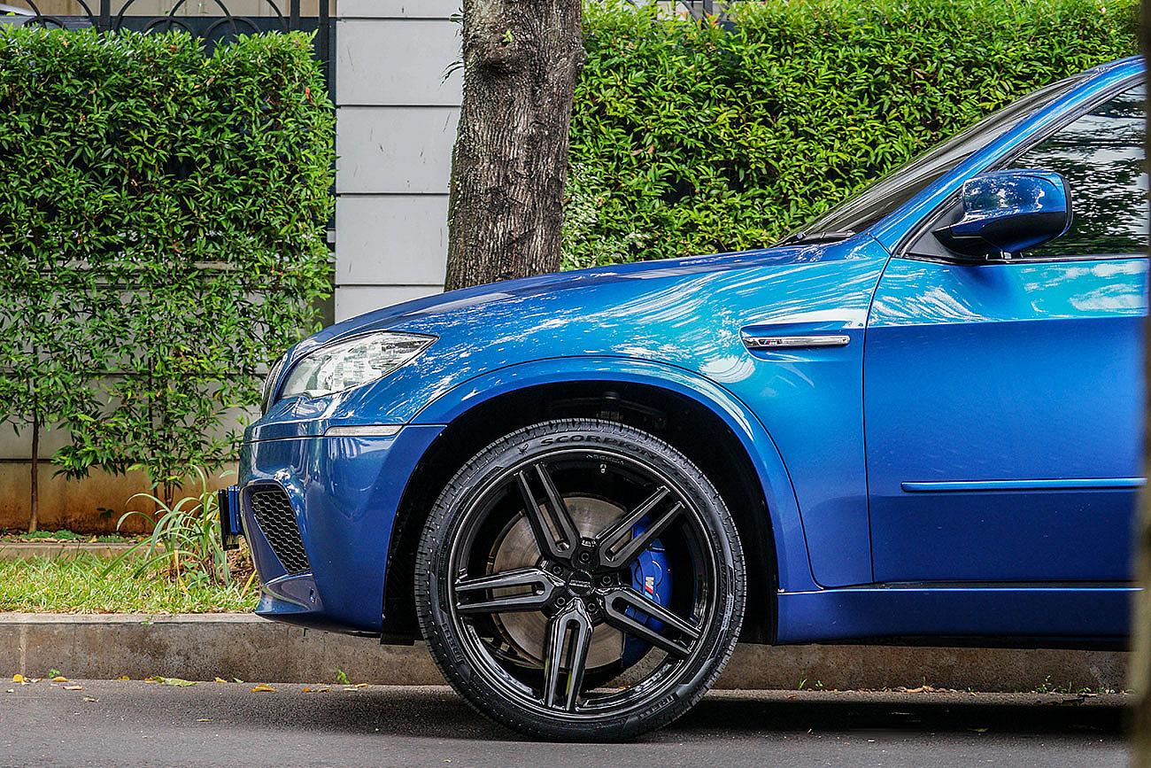 Pirelli Scorpion Zero + VOSSEN HF-1 on BMW E70