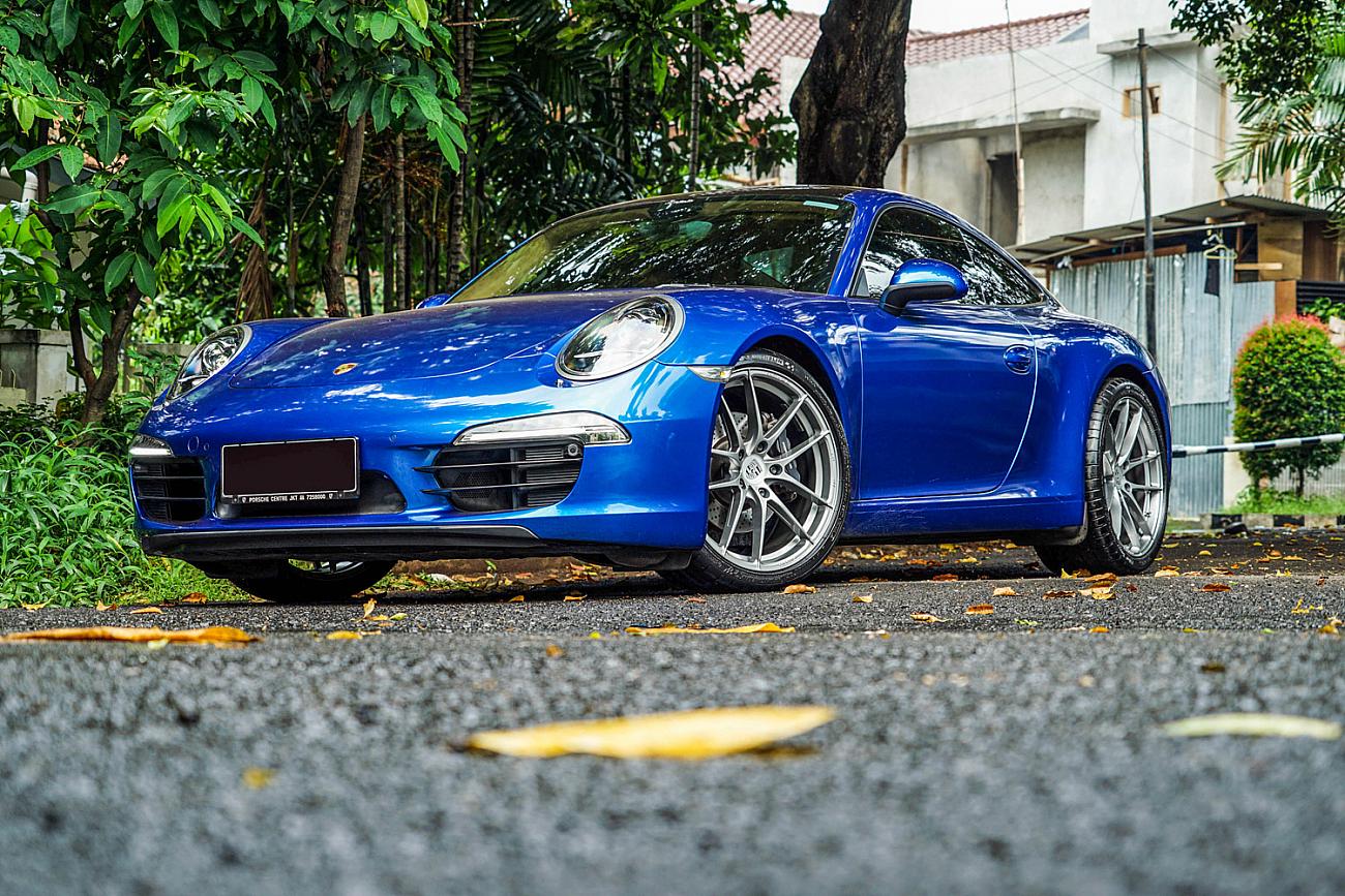 Porsche 991 on OZ Racing Leggera HLT 20