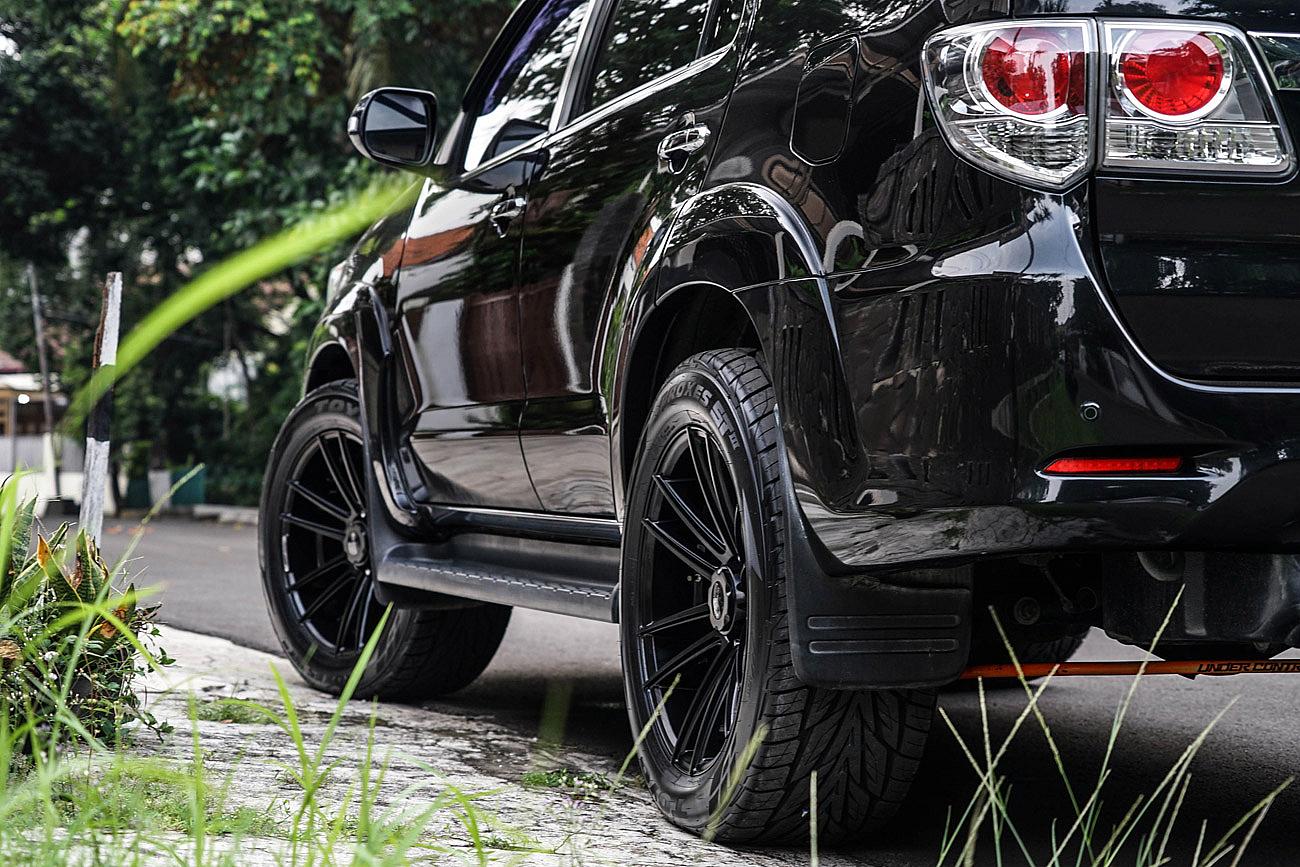 TOYO PROXES ST3 with SSW SUPER CONCAVE + FORTUNER