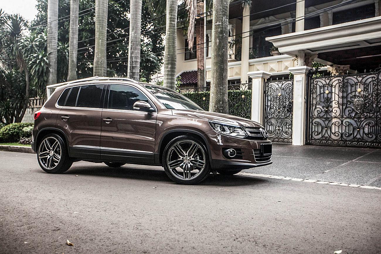 Permaisuri Volkswagen Tiguan with Rays Volk Racing TrinitiV