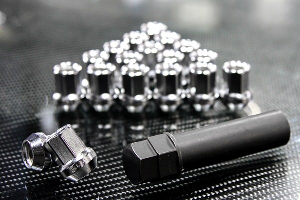 KICS Heptagon NUT Chrome - Detail