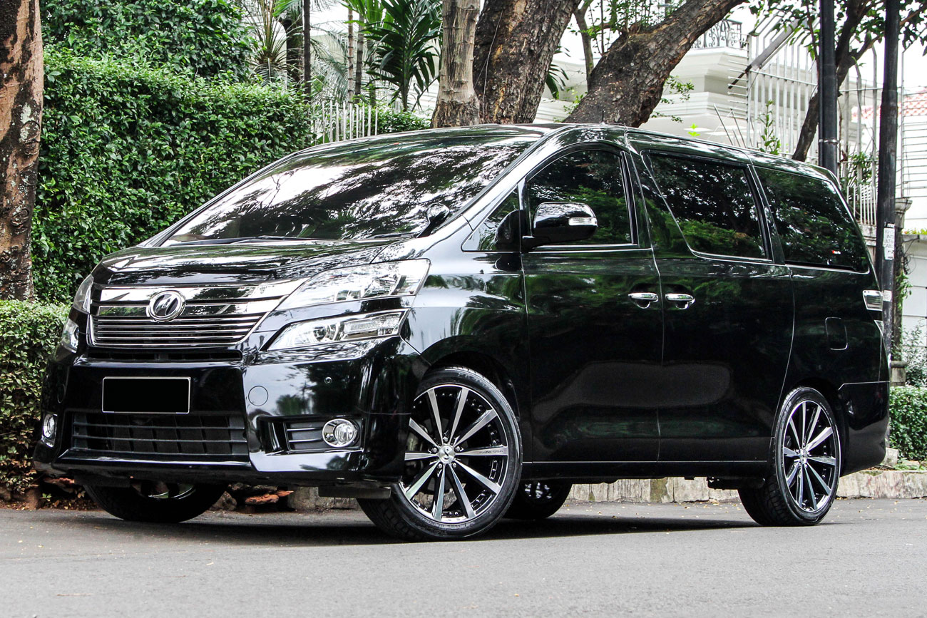 Savatini Vanessa ft Vellfire 