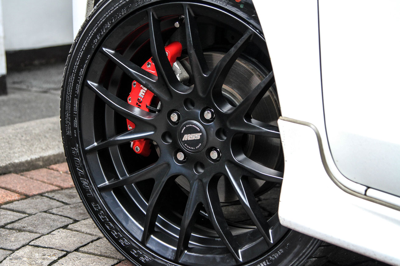 Yaris with SSW E107