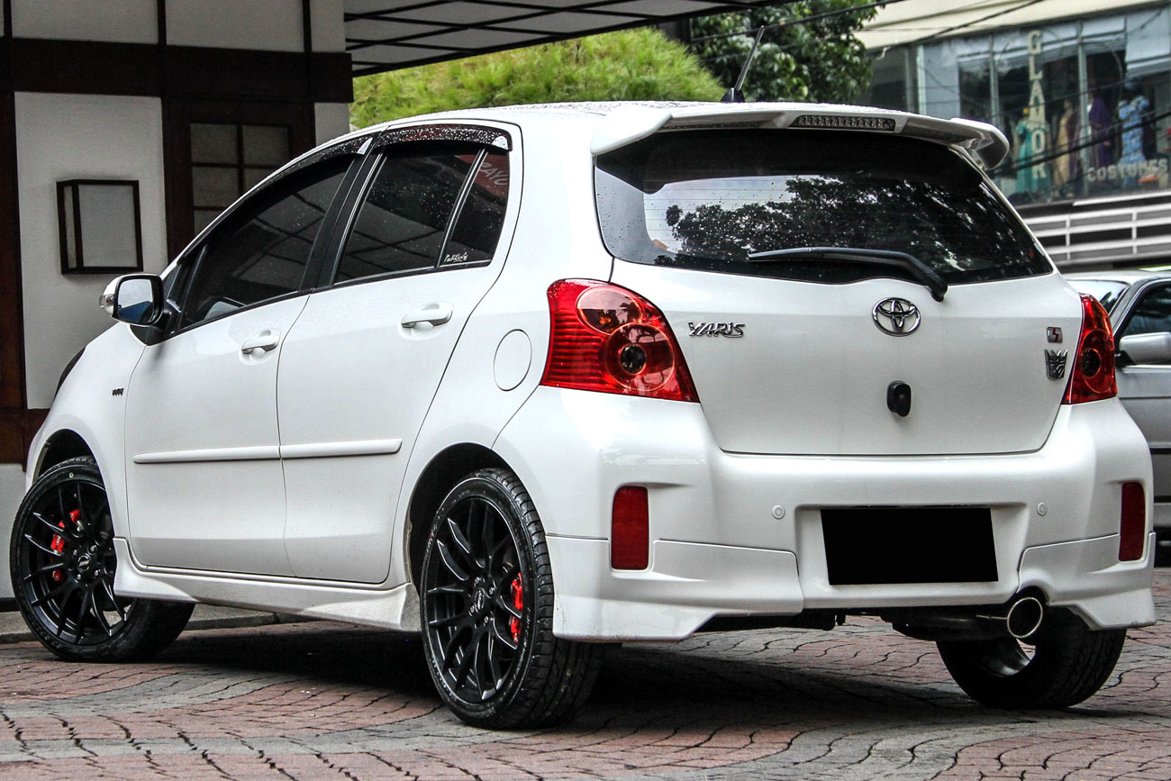 Yaris with SSW E107