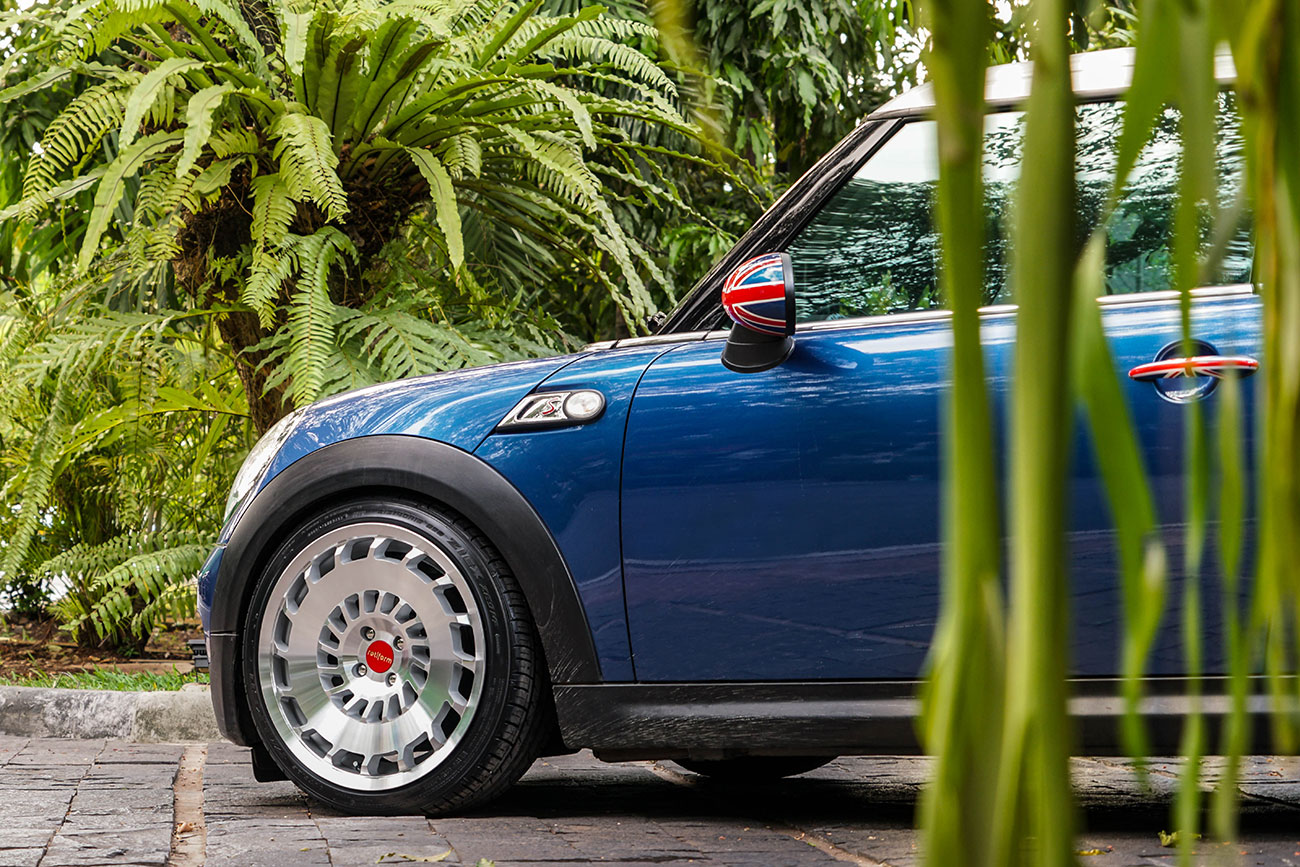 Permaisuri Mini Cooper Clubman R55 with Rotiform CCV