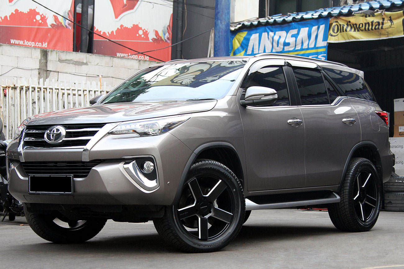 Fortuner VRZ with KMC MC5