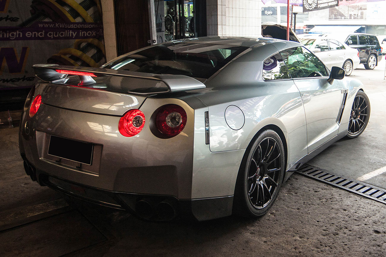 Rays Volk Racing G12 on Nissan GTR 