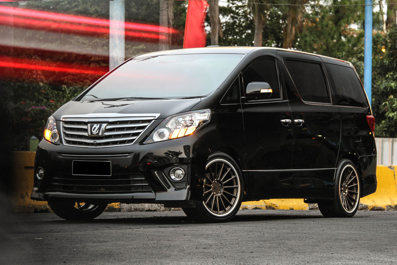Alphard Facelift  with Rotiform DUS Monolook