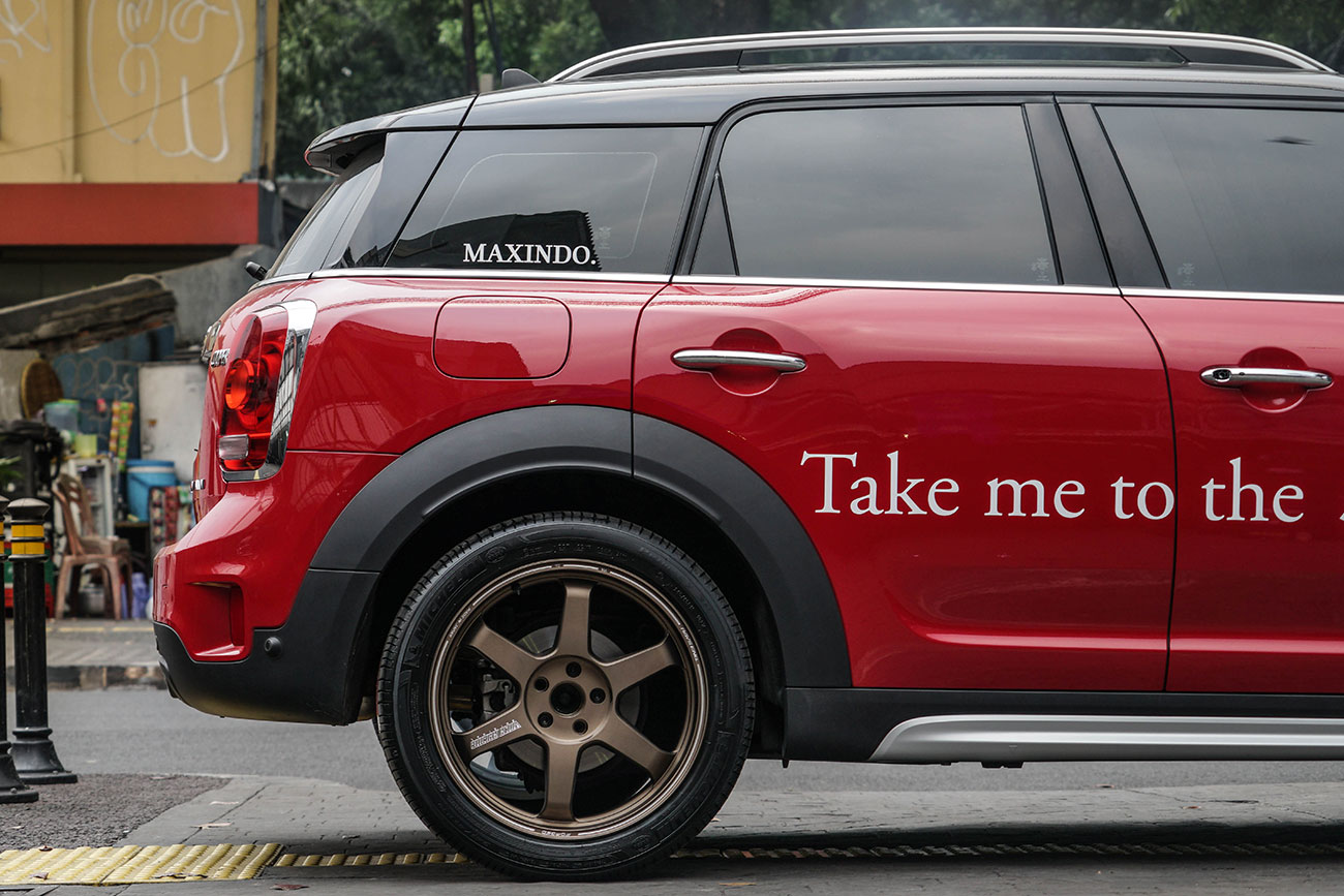 Permaisuri | Mini Cooper Countryman with Rays TE37 Ultra