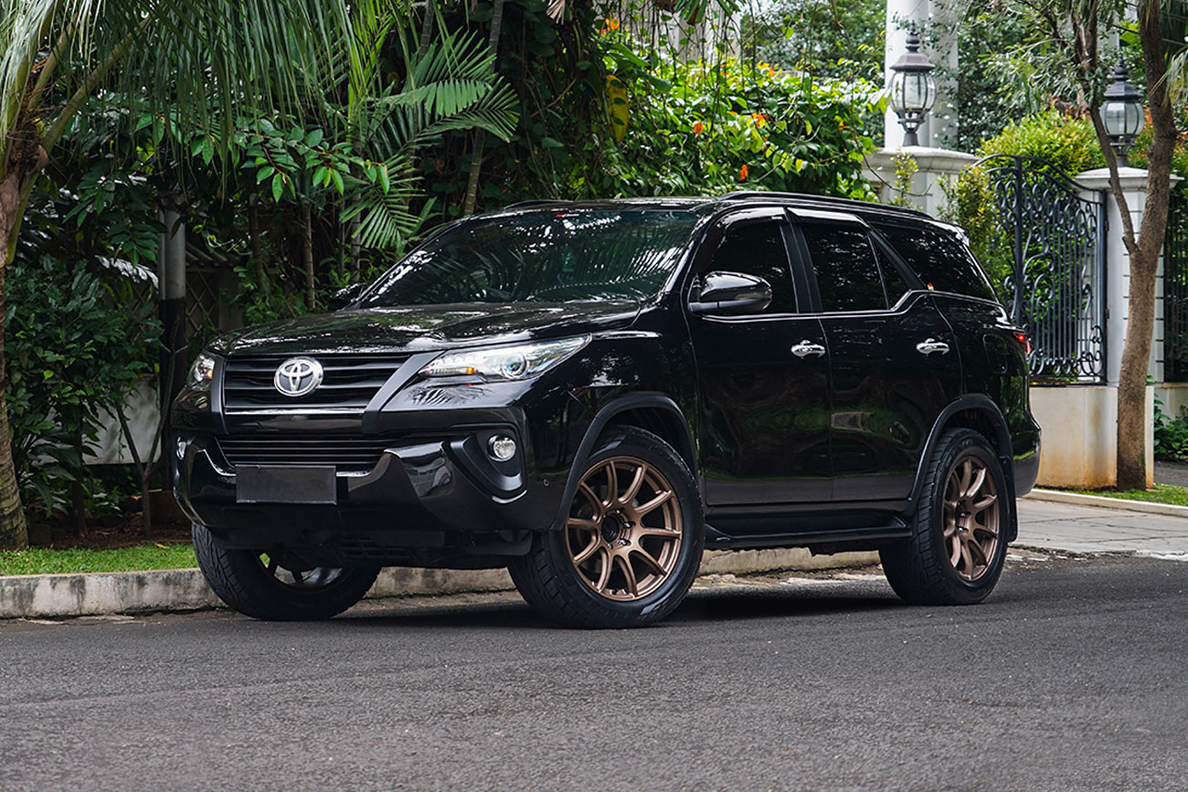 Rays Gram Lights 57Trans-X ft Fortuner VRZ