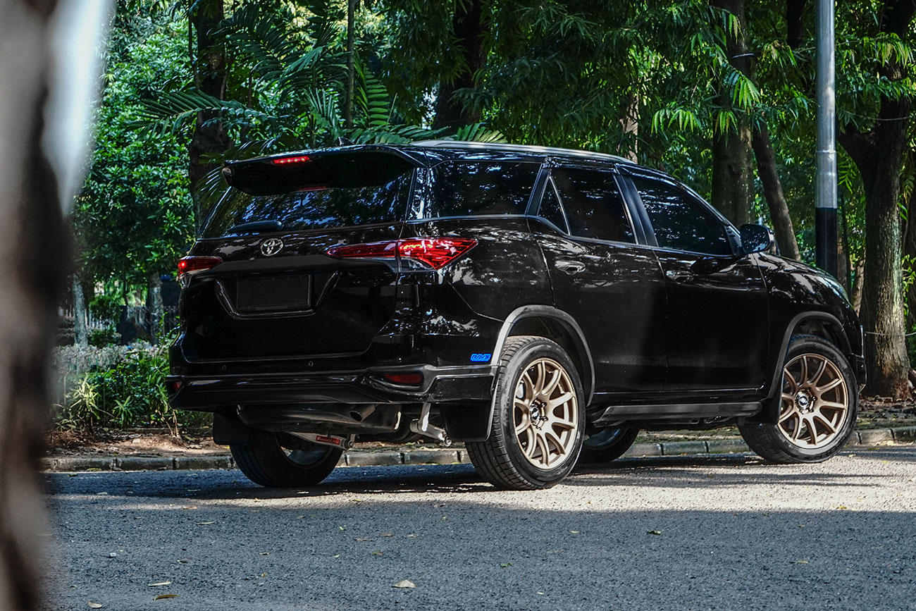 Permaisuri Rays Gram Lights 57Trans X With Fortuner VRZ