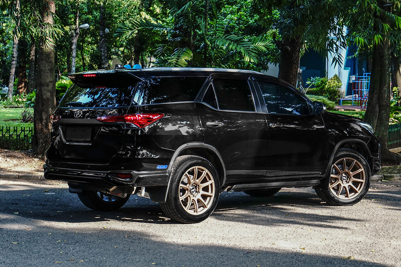 Permaisuri Rays Gram Lights 57Trans X With Fortuner VRZ