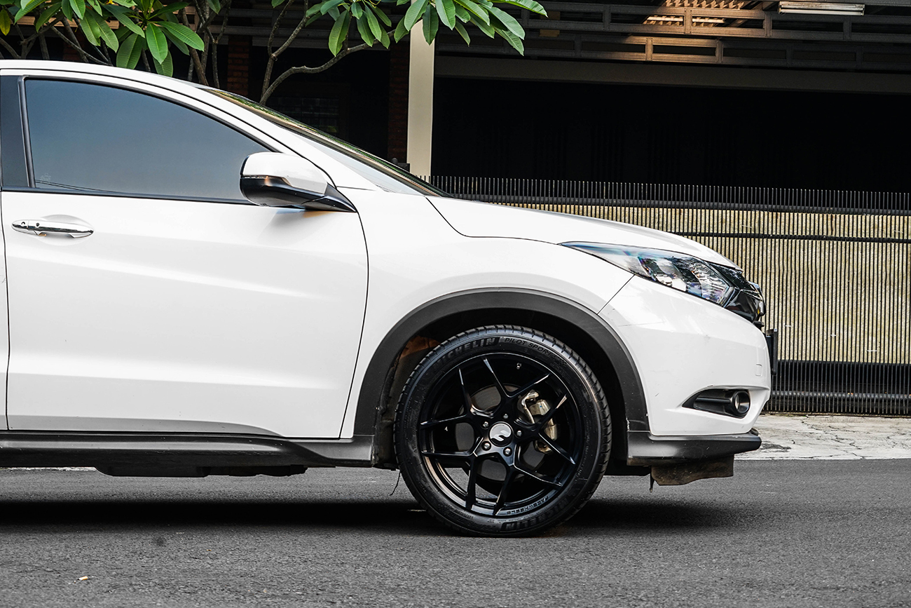 Honda HR-V with Facewheels FFW74