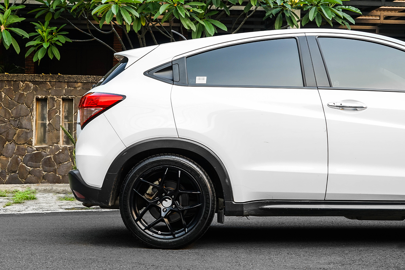 Honda HR-V with Facewheels FFW74