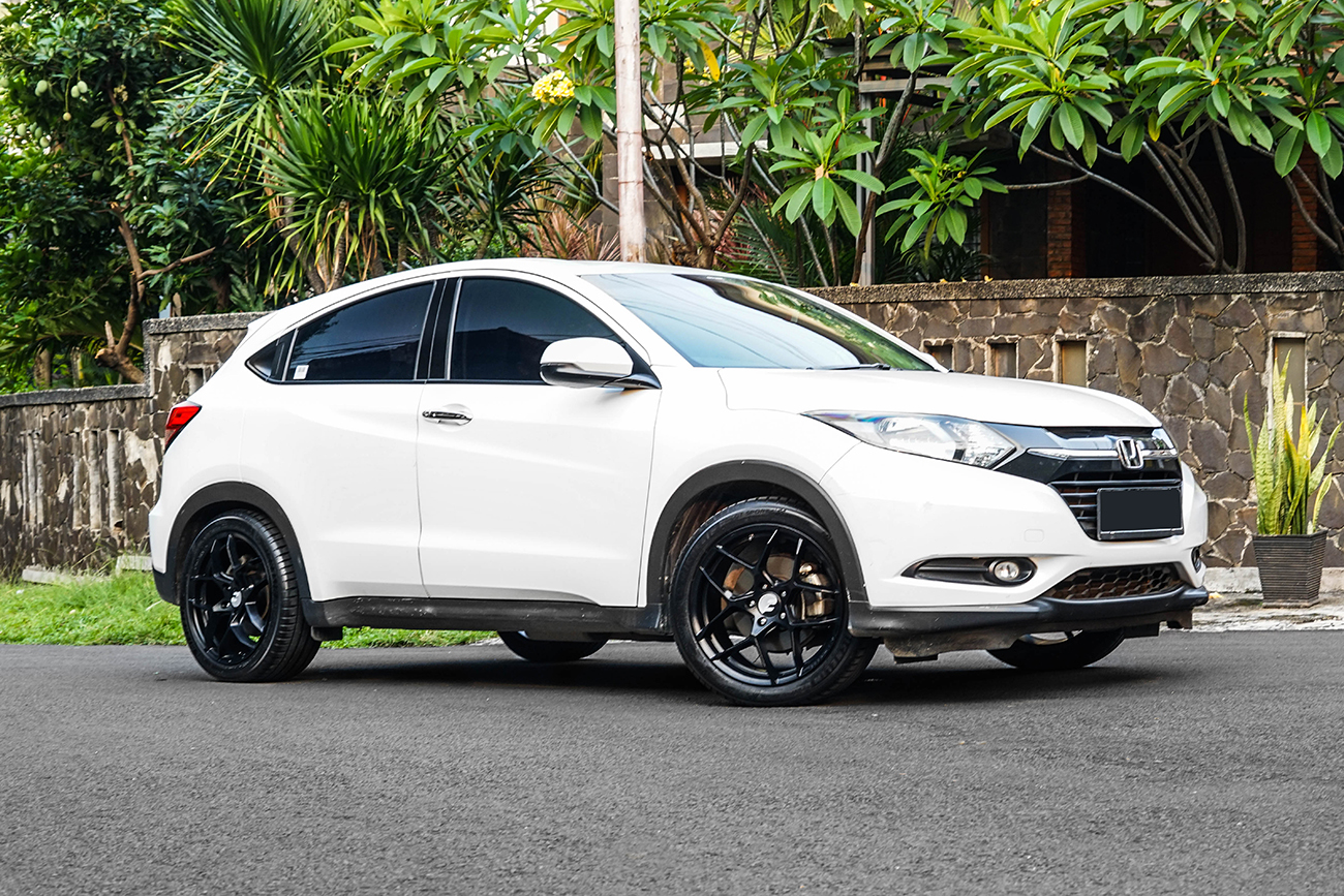 Honda HR-V with Facewheels FFW74