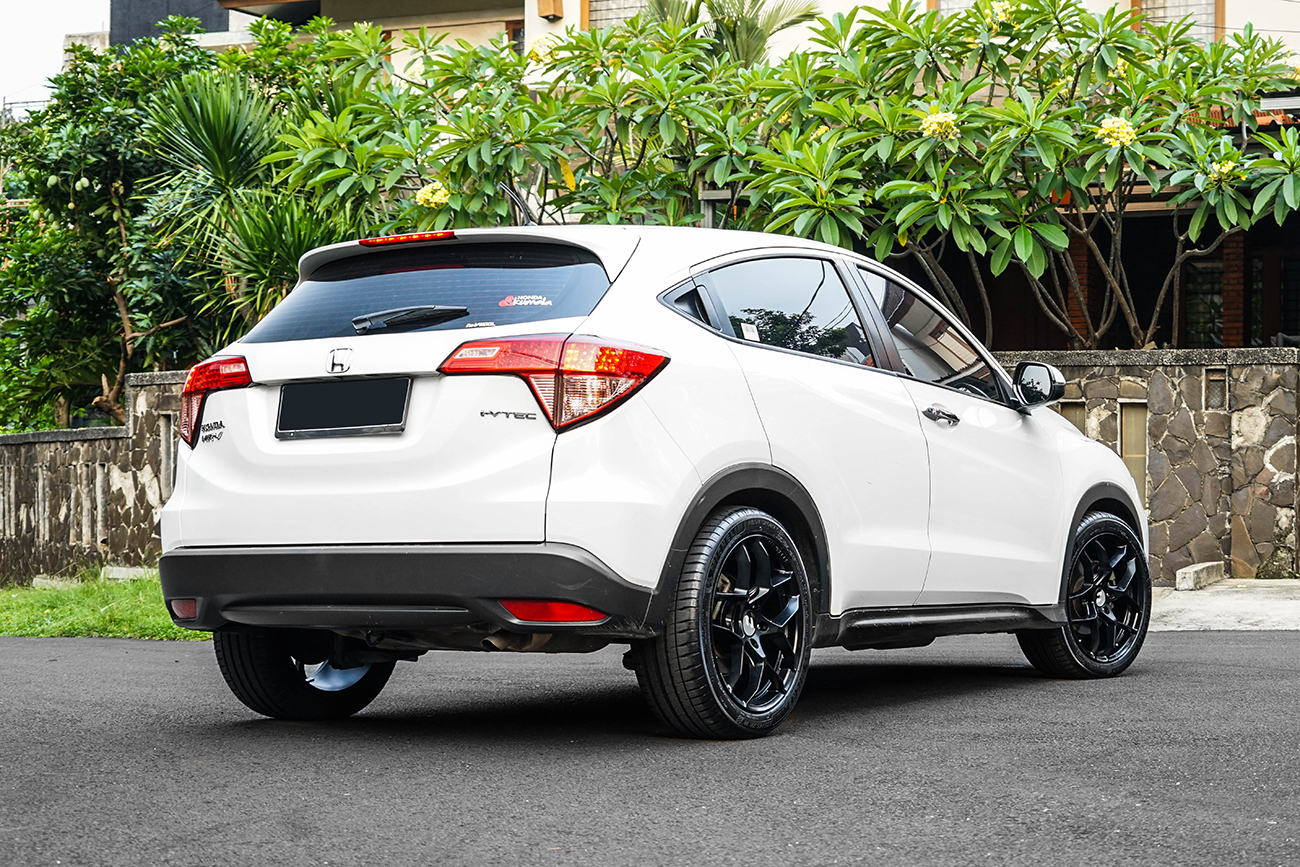 Honda HR-V with Facewheels FFW74