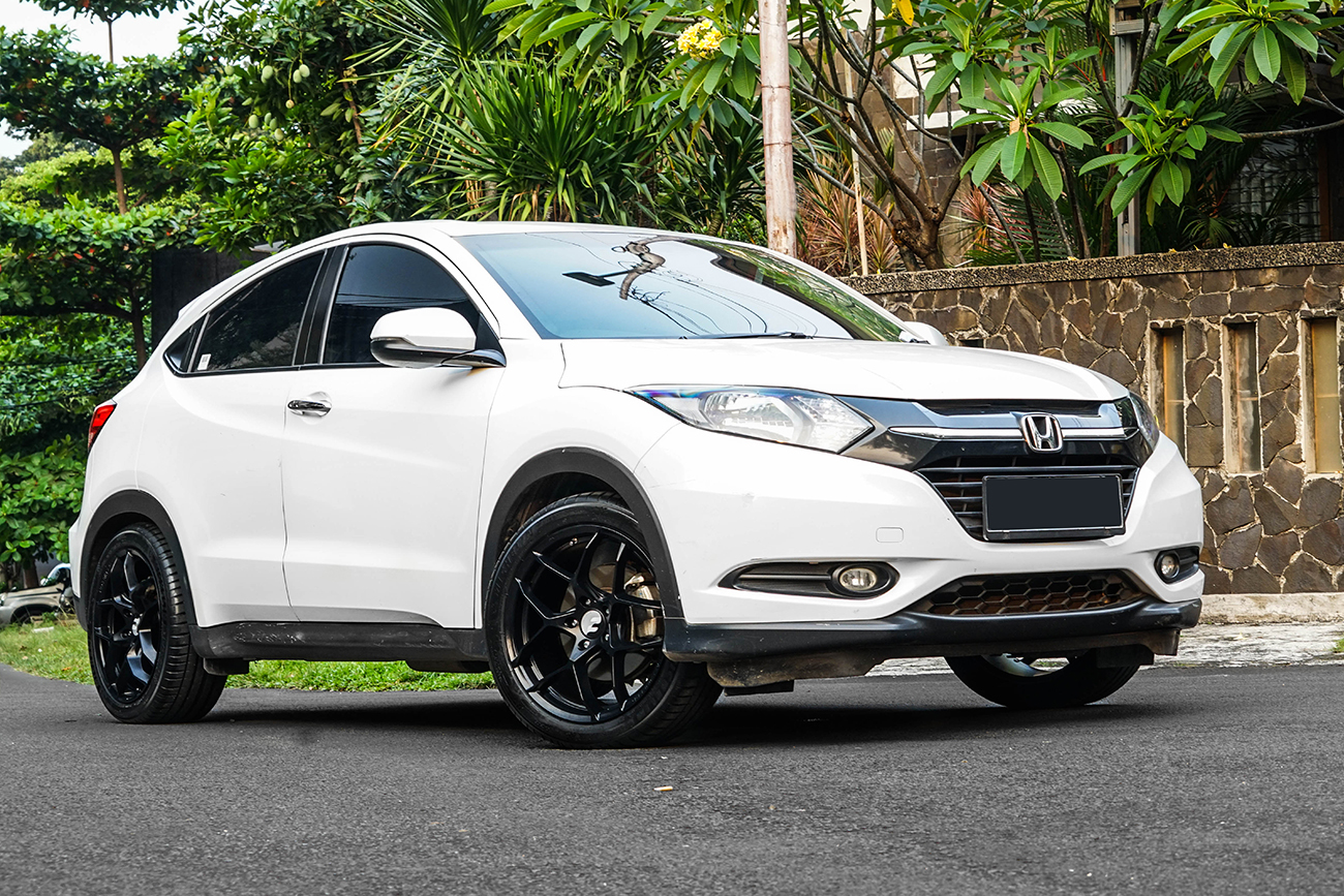 Honda HR-V with Facewheels FFW74