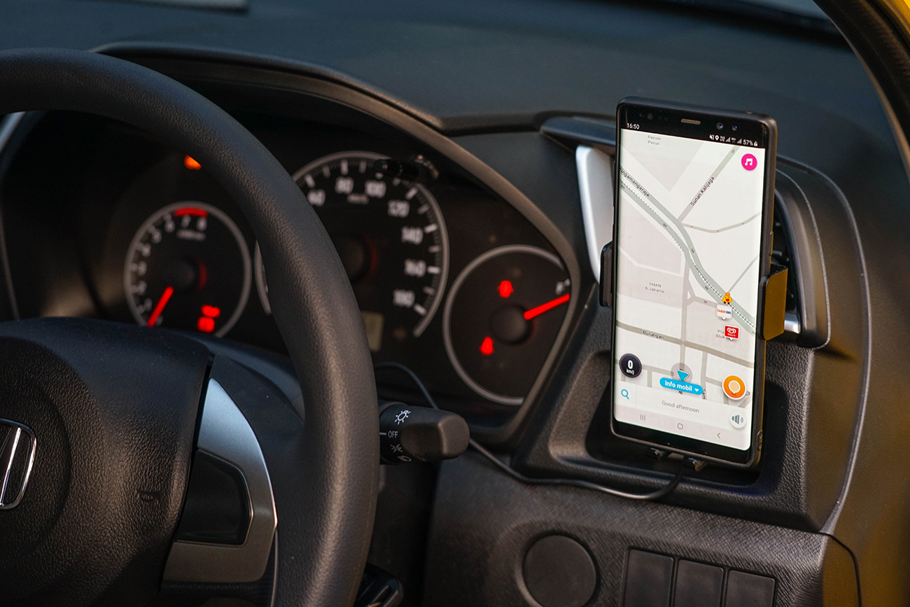 <p>- Air Vent Phone Holder</p>
