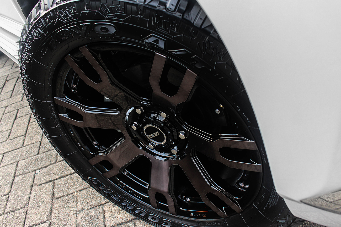 Rays Daytona FDX on Pajero Sport 