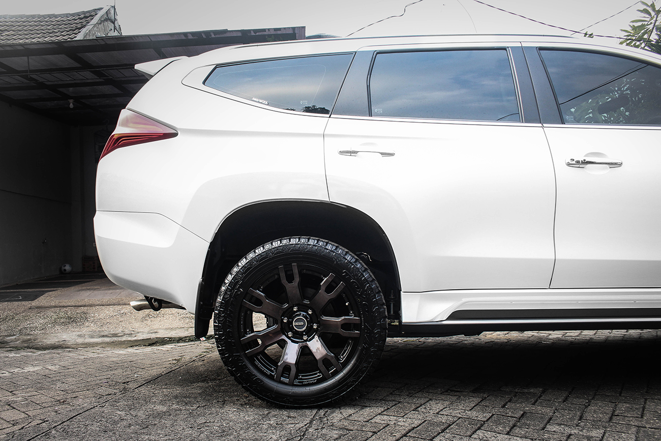 Rays Daytona FDX on Pajero Sport 