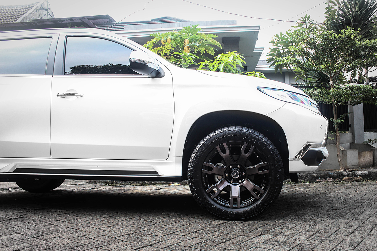 Rays Daytona FDX on Pajero Sport 