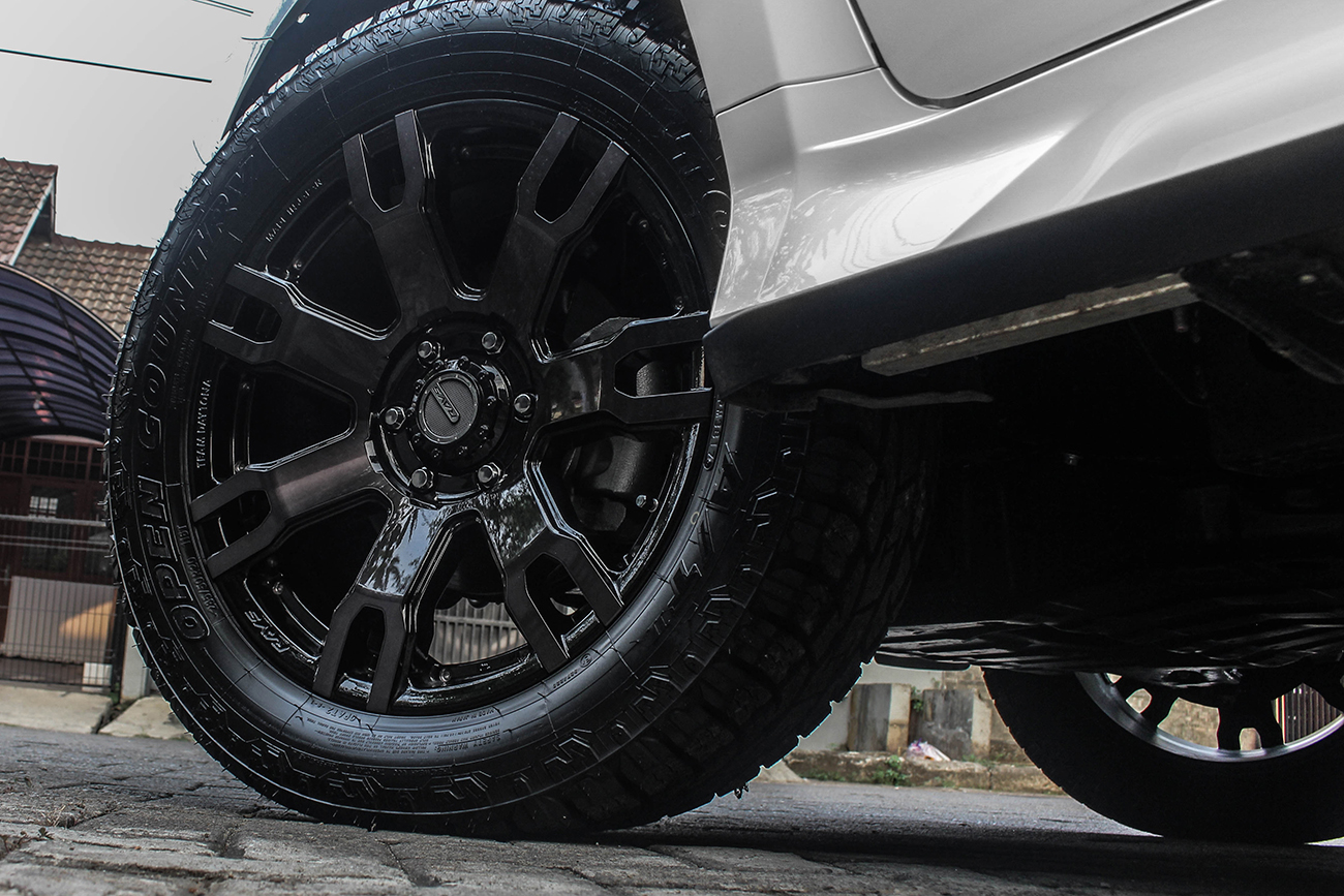Rays Daytona FDX on Pajero Sport 