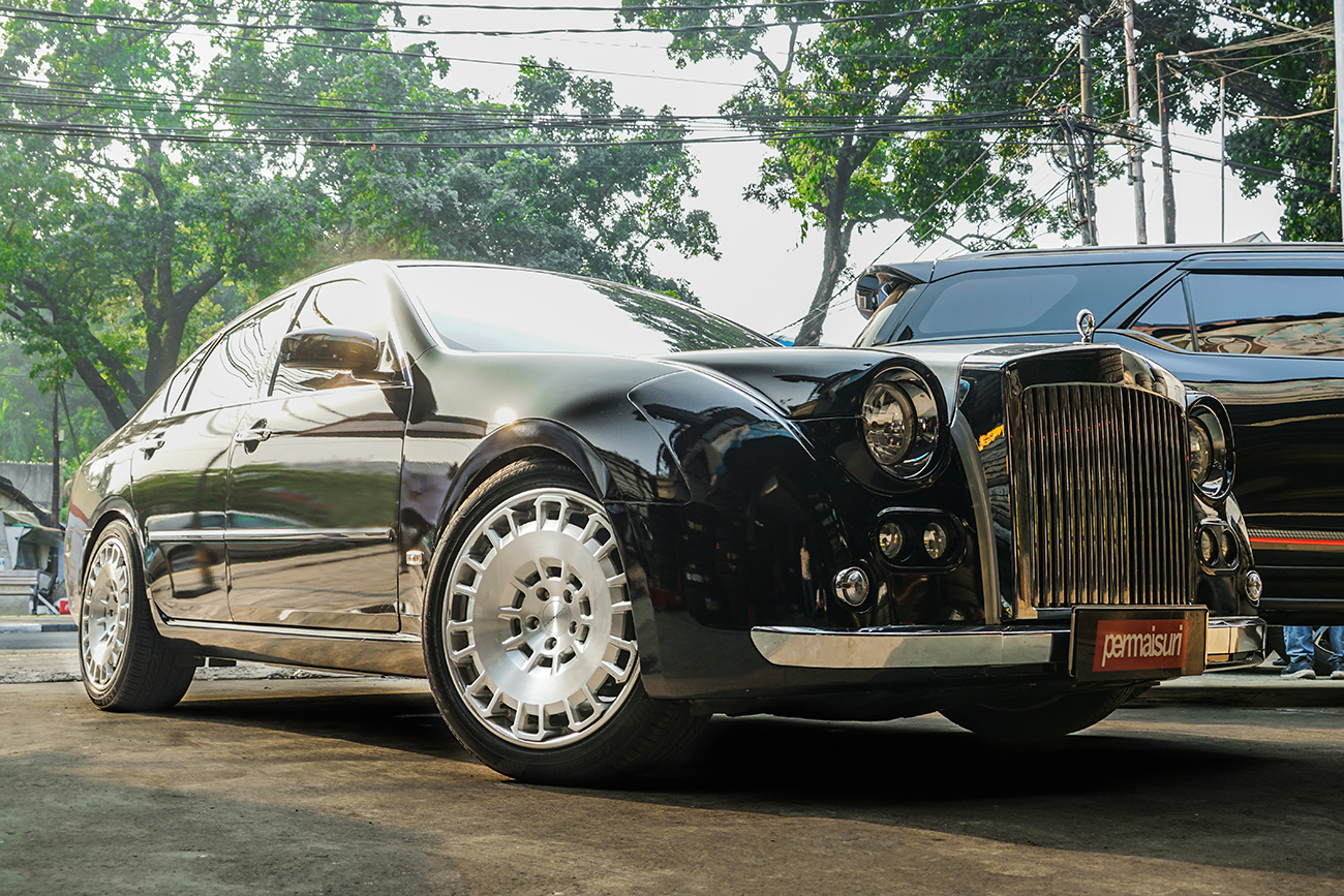 Facewheels FW342 on Mitsuoka Galue 350LX