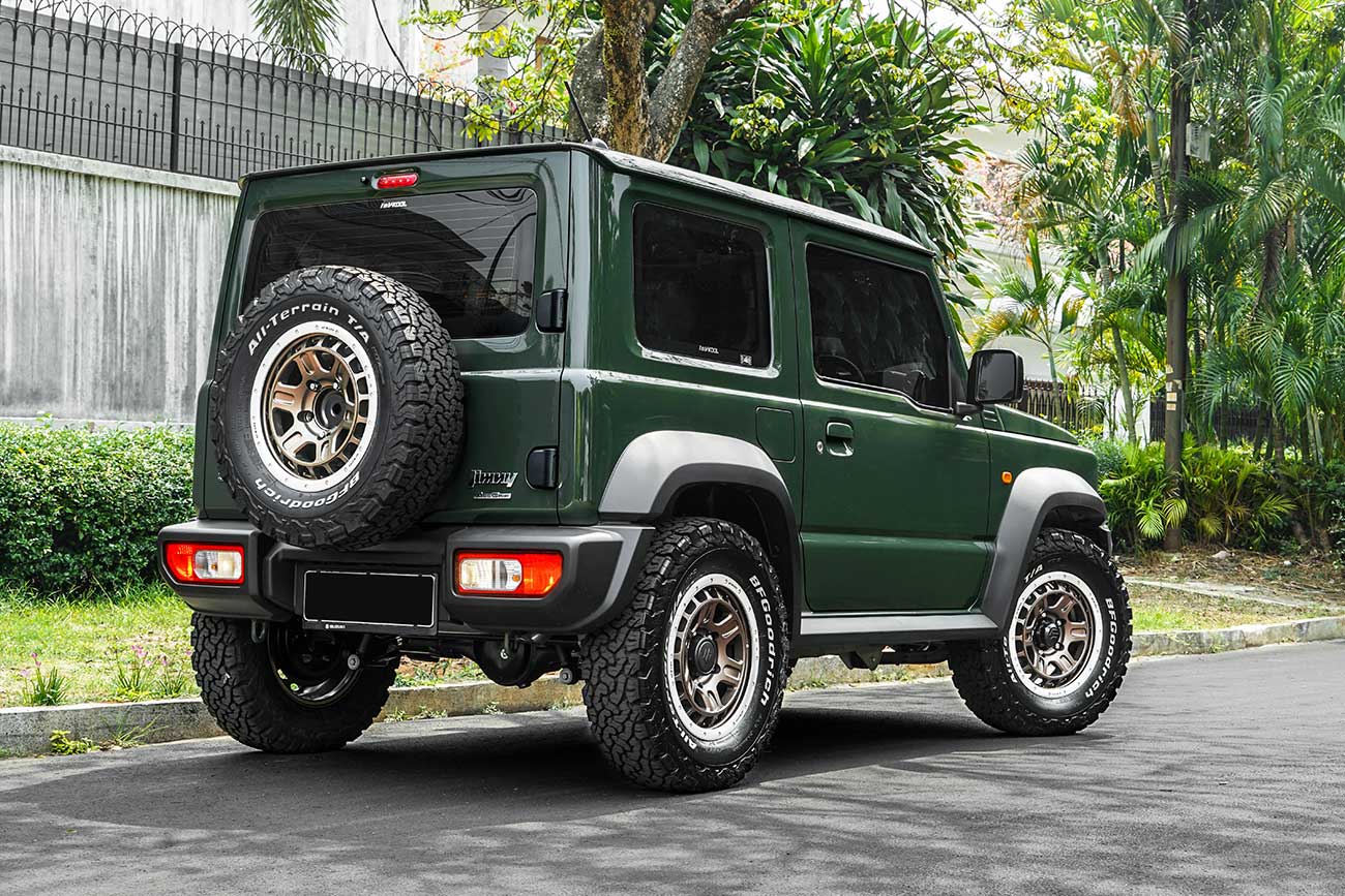 Work Crag T-Grabic 2 with Suzuki Jimny