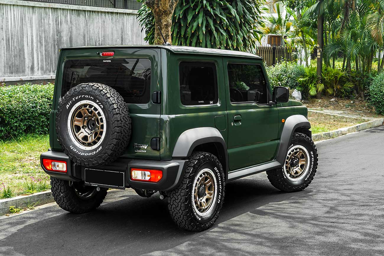Work Crag T-Grabic 2 with Suzuki Jimny