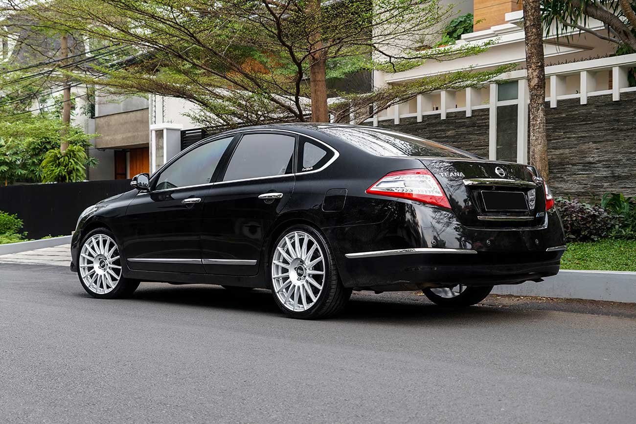 OZ Racing Superturismo Dakar with Nissan Teana
