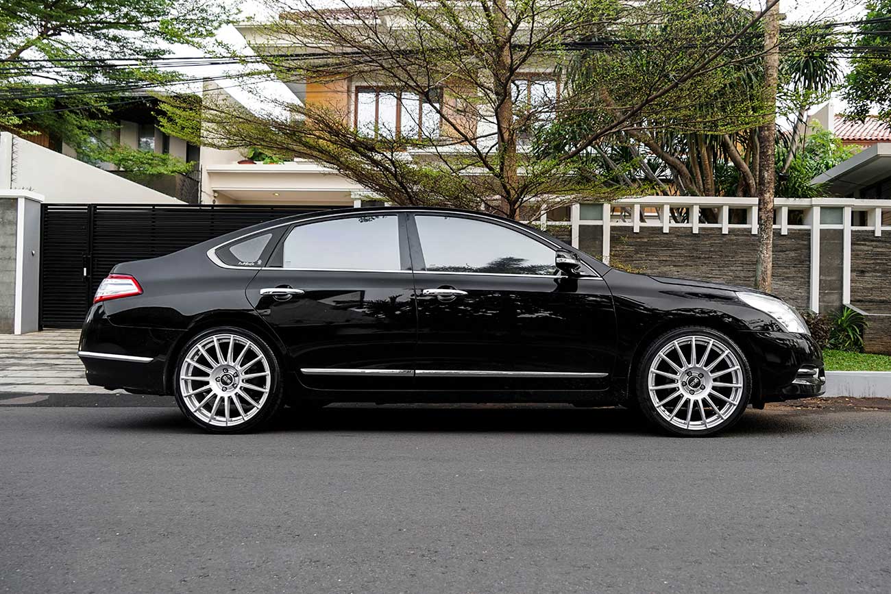 OZ Racing Superturismo Dakar with Nissan Teana