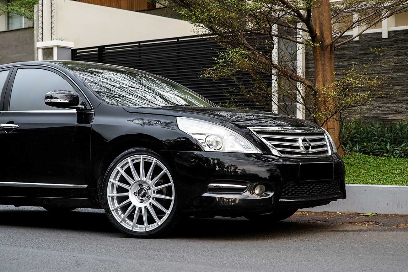 OZ Racing Superturismo Dakar with Nissan Teana