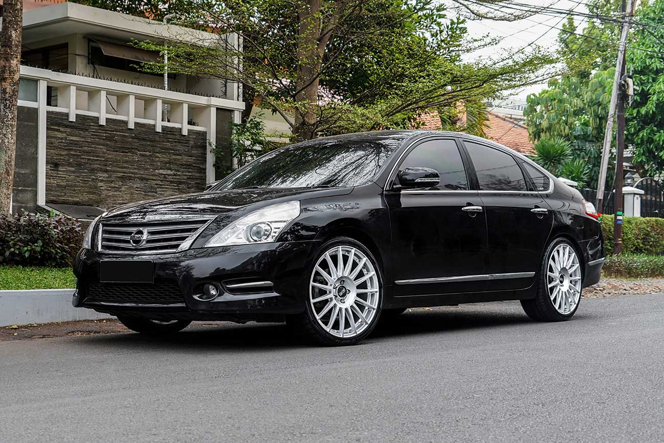 OZ Racing Superturismo Dakar with Nissan Teana