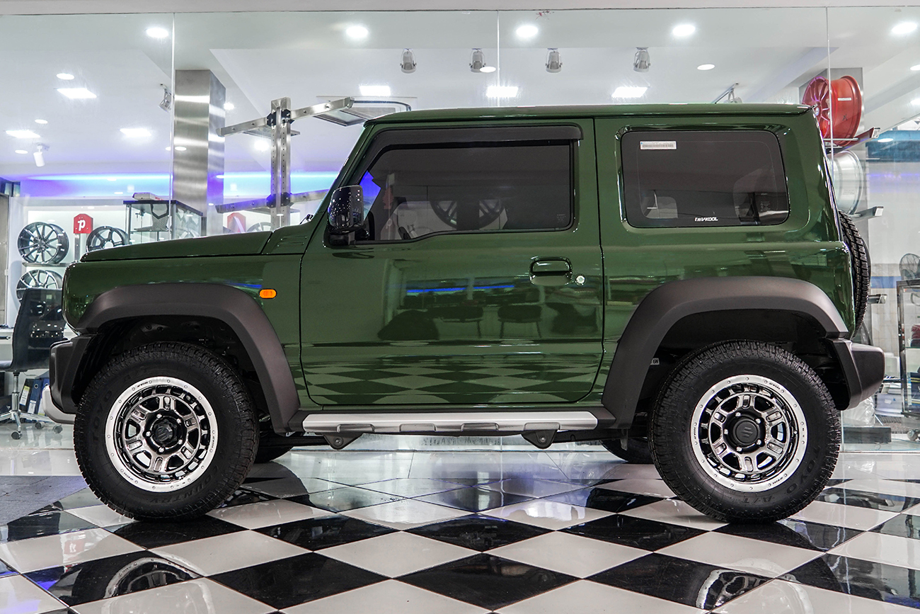 Work Crag T-Grabic II with Suzuki Jimny